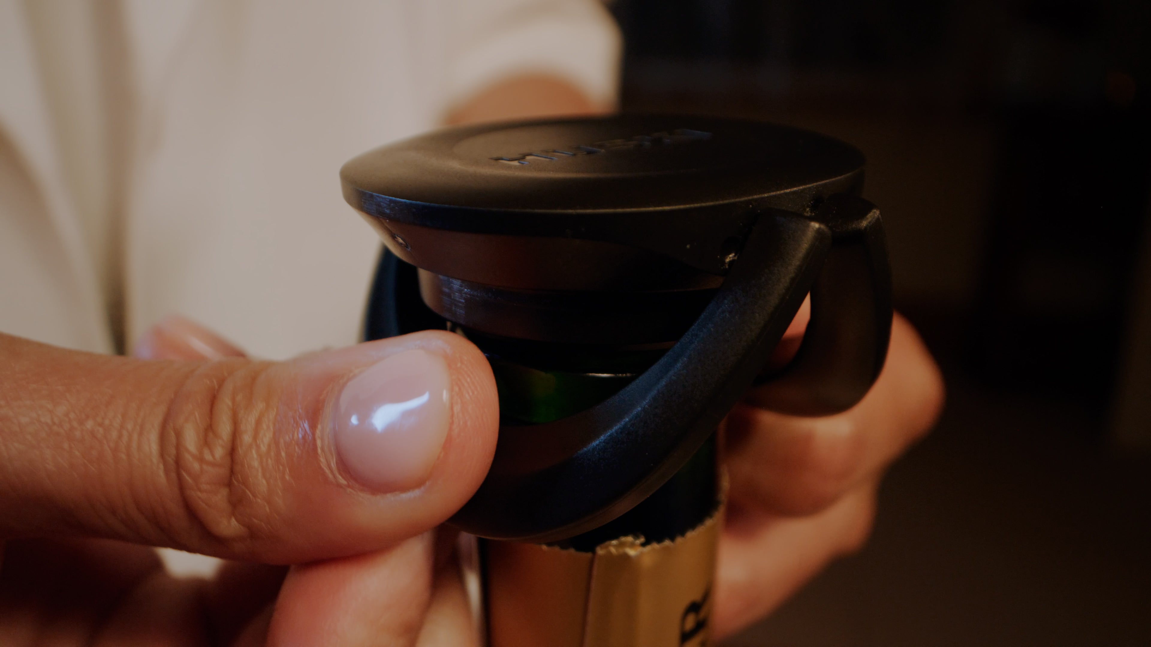 Load video: Huski BubbleLock™ Bottle Stopper